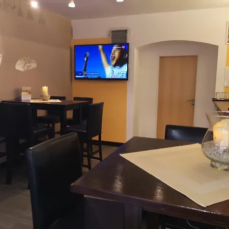 Stadthotel Hauser Eck Санкт-Пёльтен