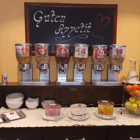 Отель Stadthotel Hauser Eck Санкт-Пёльтен