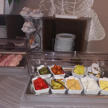Отель Stadthotel Hauser Eck Санкт-Пёльтен
